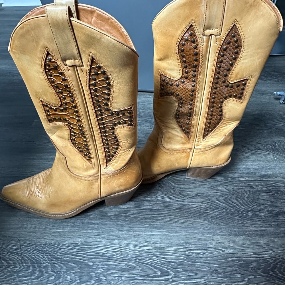 Tan Western Cowboy Boots with Brown Accents